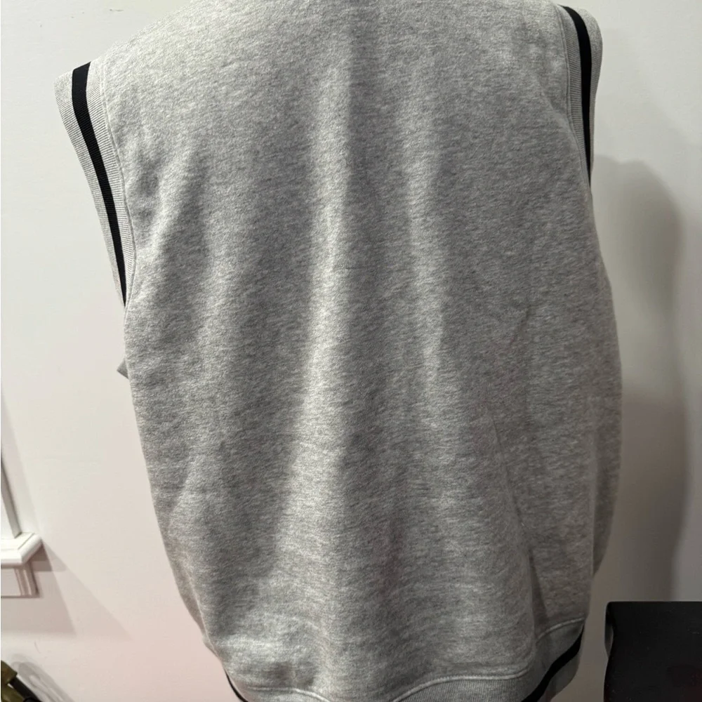 GAP Gray V-Neck Sweater Vest - Picture 4 of 12